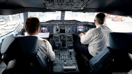 পাইলটদের প্রশিক্ষণ