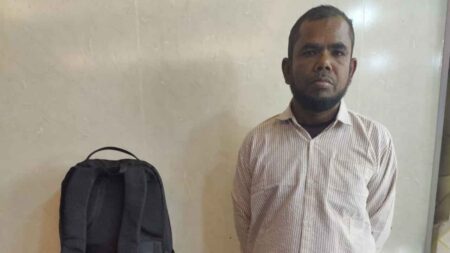 ককটেলসহ মো. আব্দুর রহমান