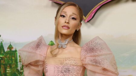 অভিনেত্রী আরিয়ানা গ্র্যান্ড