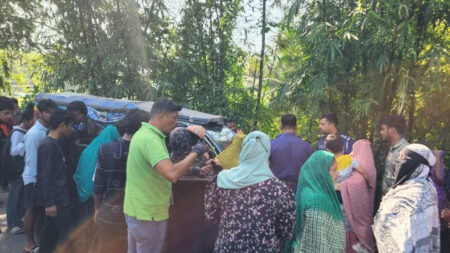 ওড়না পেঁচিয়ে নিহত