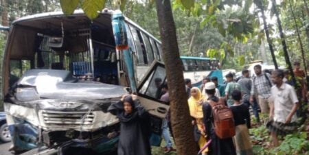 কক্সবাজারে বাস-মাইক্রোবাস সংঘর্ষে