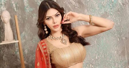 অভিনেত্রী শার্লিন চোপড়া