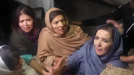 ইমরান খানের ৩ বোন