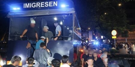 মালয়েশিয়ায় বাংলাদেশি আটক