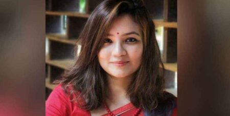 শিক্ষিকা মোনামি