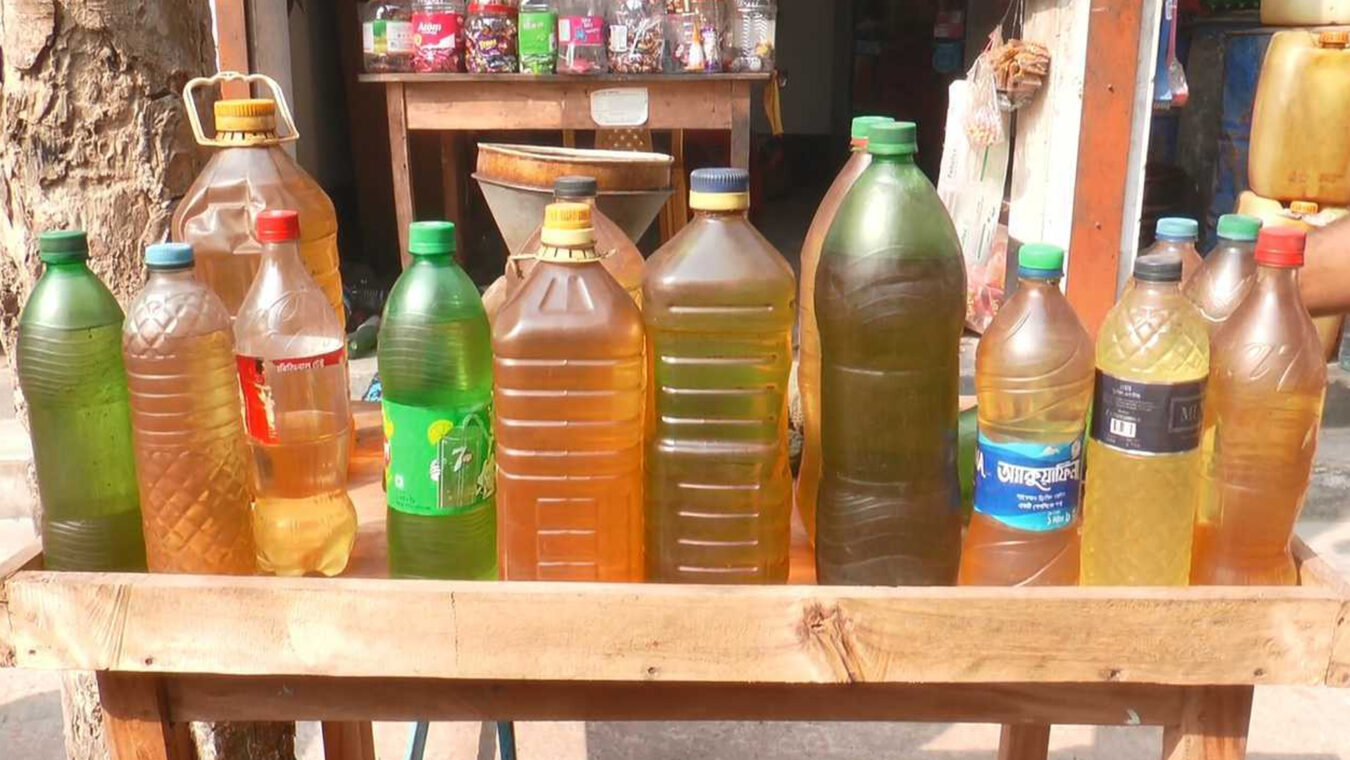 খোলা জ্বালানি তেল বিক্রি বন্ধ