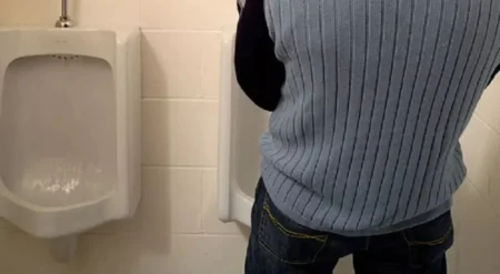 দাঁড়িয়ে প্রস্রাব