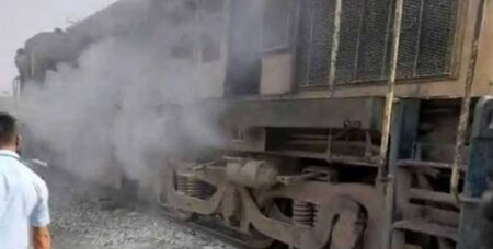 ট্রেনের ইঞ্জিনে আগুন