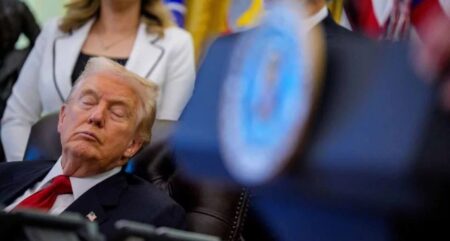 ট্রাম্পের ঘুমিয়ে পড়ার ছবি ভাইরাল