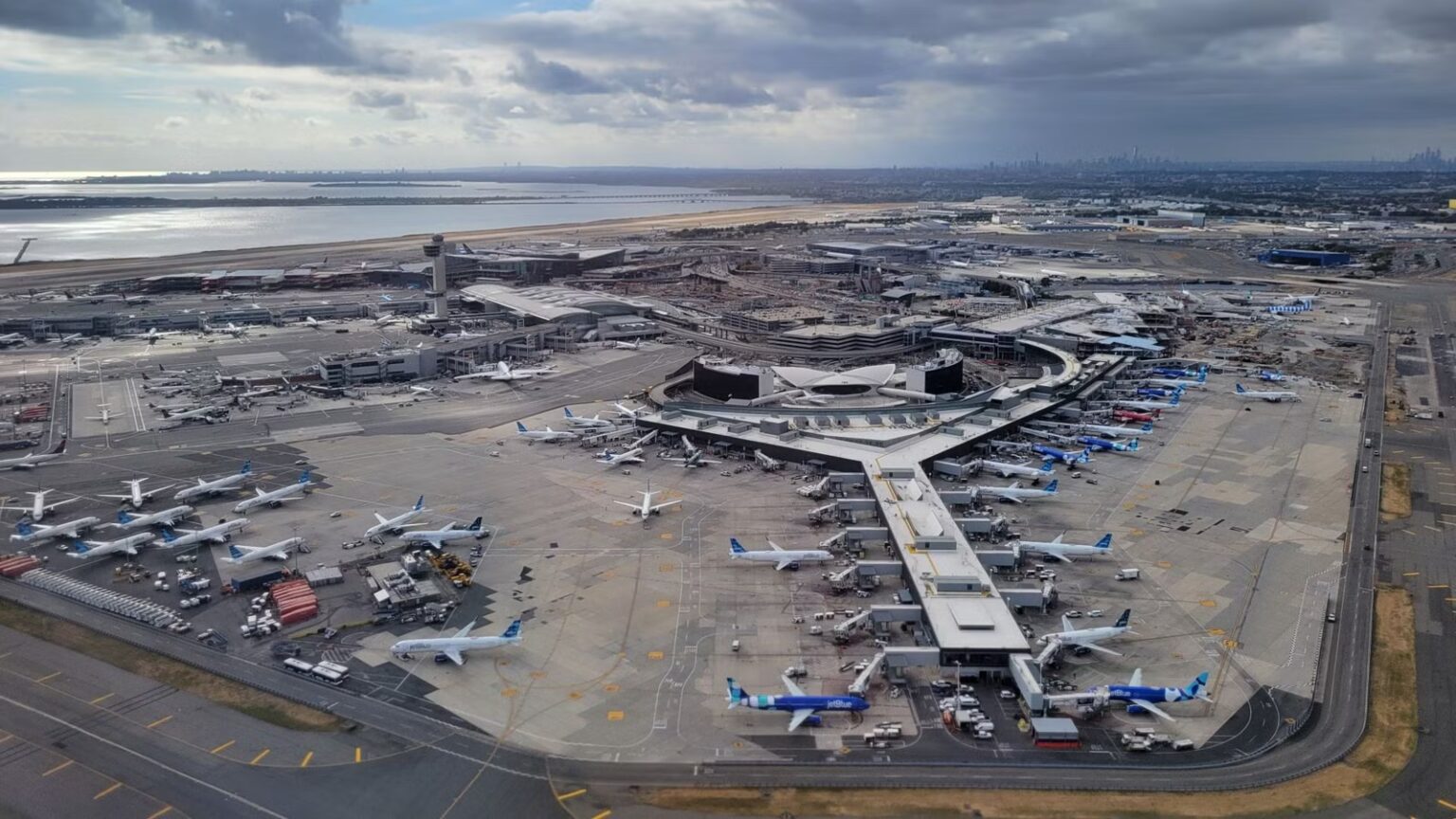 US Airspace Closure Looms as Government Shutdown Strains Aviation System us airspace closure