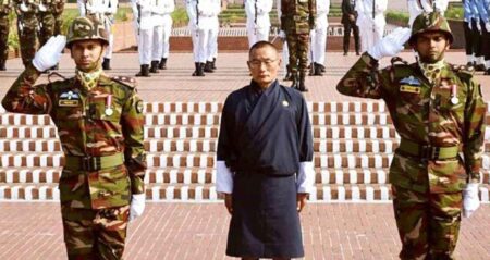 স্মৃতিসৌধে ভুটানের প্রধানমন্ত্রী