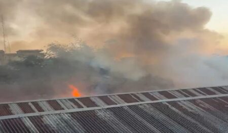 গাজীপুরে অগ্নিকাণ্ডে টিনসেট কলোনির ১০০ ঘর পুড়ে ছাই অগ্নিকাণ্ড