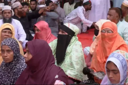 আন্দোলন অব্যাহত