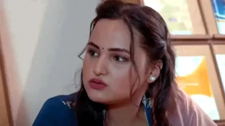 থ্রিলার ও রহস্যে ভরপুর এই ওয়েব সিরিজ, একা দেখলেই ভালো! ওয়েব সিরিজ