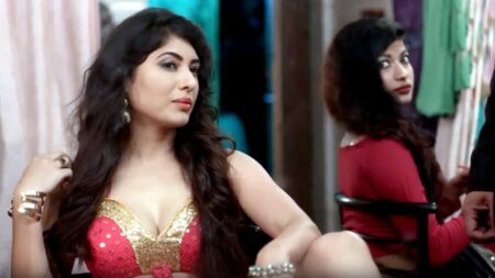 নতুন ওয়েব সিরিজ নিয়ে তোলপাড়, সম্পর্কের টানাপোড়েন ও নতুন মোড়! ওয়েব-সিরিজ