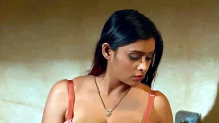 নতুন ওয়েব সিরিজে কাঁপাচ্ছে নেট দুনিয়া, একা দেখাই ভাল! ওয়েব সিরিজ হট