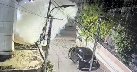 পরিবেশ উপদেষ্টার বাসার সামনে দুটি ককটেল বিস্ফোরণ ককটেল