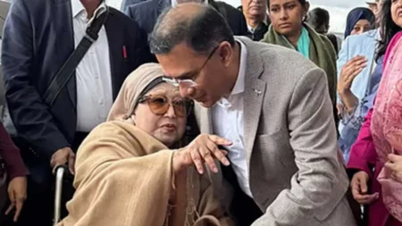 মায়ের শারীরিক অবস্থায় গভীর উদ্বেগ, একক সিদ্ধান্ত নিতে পারছি না: তারেক রহমান গভীর উদ্বেগ