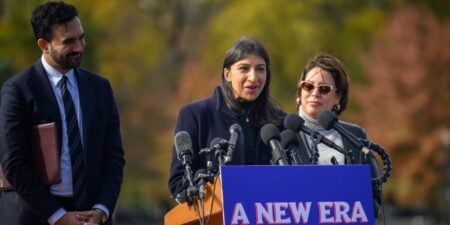 জোহরান মামদানির টিমে নিয়োগ পেলেন আরও এক মুসলিম নারী জোহরান মামদানি - লিনা খান