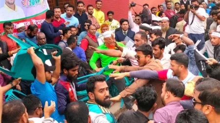 দুই গ্রুপের সংঘর্ষ