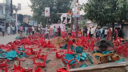 দুই পক্ষের সংঘর্ষ