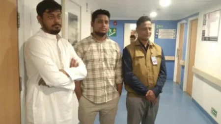 দেখতে গেলেন