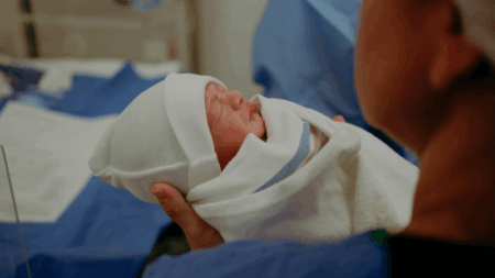 নবজাতককে বিক্রি করল হাসপাতাল