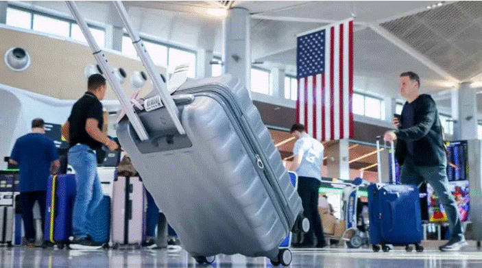 যুক্তরাষ্ট্রে একদিনে ৫ হাজারের বেশি ফ্লাইট বিপর্যয় যুক্তরাষ্ট্রে একদিনে ৫ হাজারের বেশি ফ্লাইট বিপর্যয়