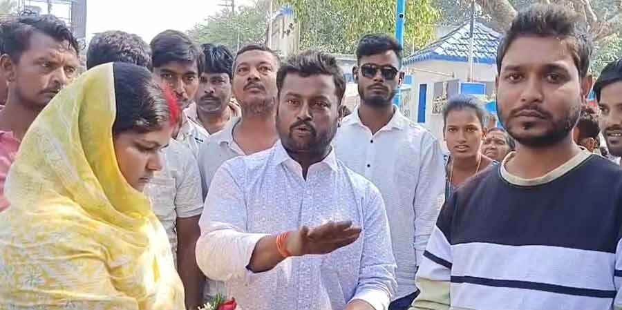 বন্ধুর সথে স্ত্রীর পরকীয়া!