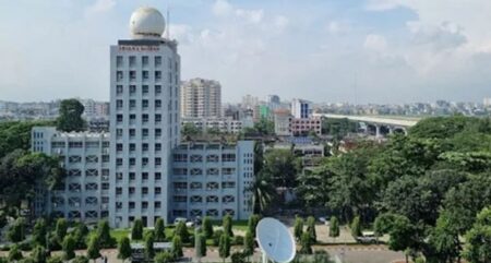 দুপুর ১টা পর্যন্ত ঢাকায় বৃষ্টির আভাস, কমবে তাপমাত্রা বৃষ্টি