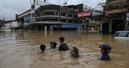 থাইল্যান্ডের দক্ষিণাঞ্চলে ভয়াবহ বন্যা, মৃতের সংখ্যা বেড়ে ১৬২ ভয়াবহ বন্যা