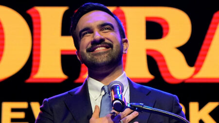 ২৬ বিলিয়নিয়ারের ডলারও থামাতে পারেনি মামদানির জয়রথ মামদানির জয়রথ