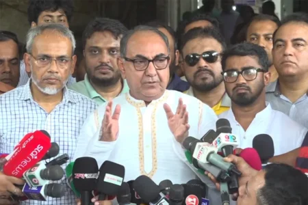 আমাদের চিনতে পেরেছেন