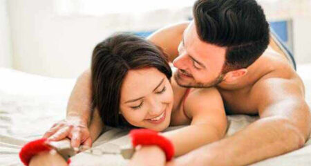 বিছানায় ঝড় তুলতে জানুন যৌবন ধরে রাখার উপায় যৌবন