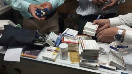 র‌্যাবের অভিযানে - নকল ওষুধ