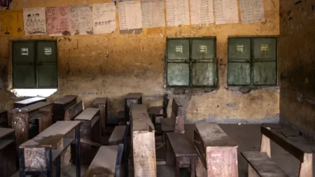 শিক্ষক-শিক্ষার্থীকে অপহরণ