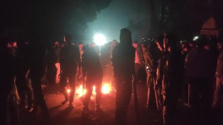 শিক্ষার্থী-স্থানীয় সংঘর্ষ