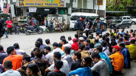 ১৭৪ বাংলাদেশি আটক