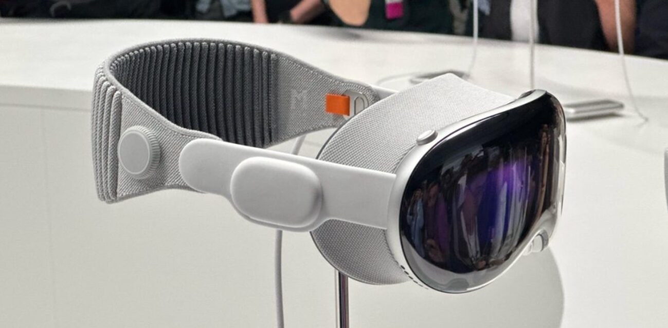Apple Vision Pro Hits Shelves Amidst Surging Mixed Reality Demand Apple Vision Pro
