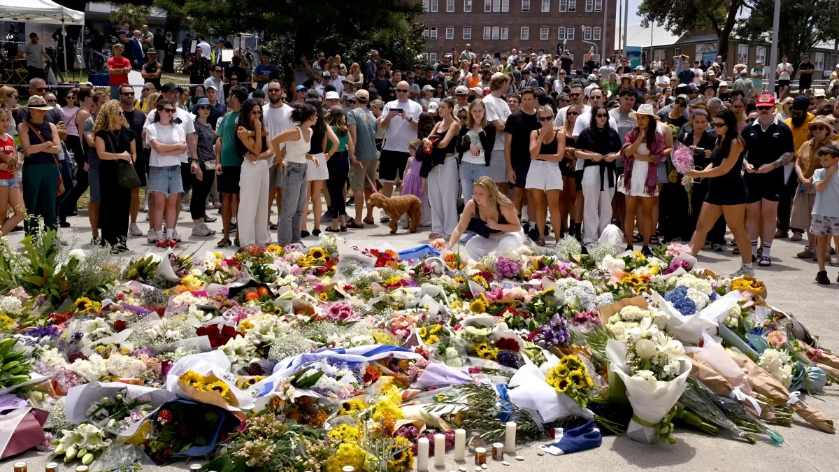 Australia Moves Toward Tougher Gun Laws After Deadly Bondi Beach Shooting