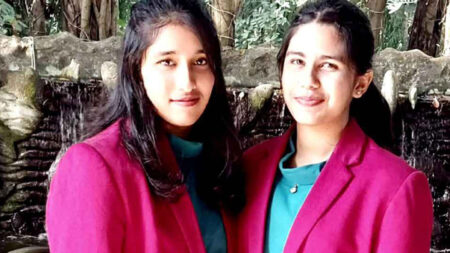 মেডিকেলে ভর্তির সুযোগ পেলেন যমজ বোন যমজ বোন