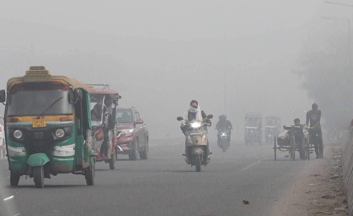 Delhi’s Air Quality Crisis: Toxic Smog Blankets Capital, Disrupts Travel