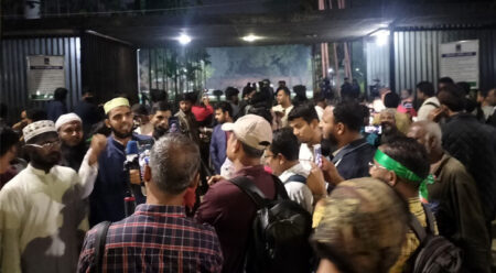 ওসমান হাদির কবর দেখতে রাতেও সাধারণ মানুষের ভিড় Hadi