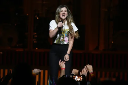 Kelly Clarkson’s ‘Since U Been Gone’ Hits 1 Billion Spotify Streams Kelly Clarkson's 'Since U Been Gone' Hits 1 Billion Spotify Streams