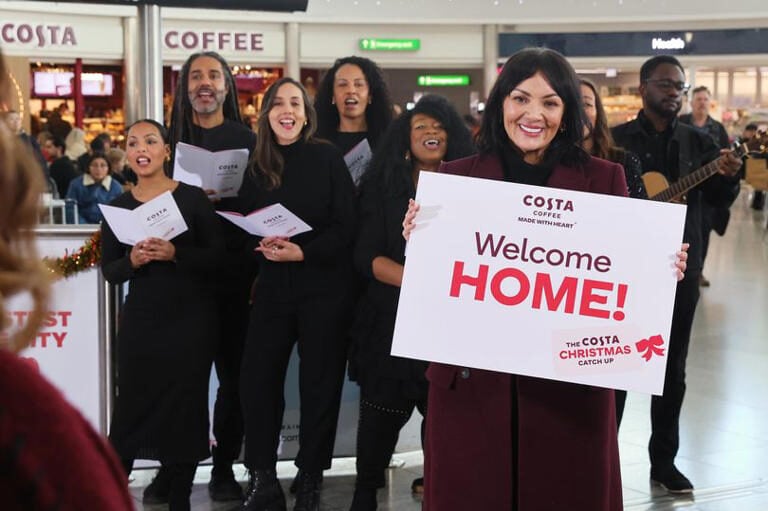 Love Actually's Martine McCutcheon Stages Real-Life Airport Reunion for Holiday Travelers