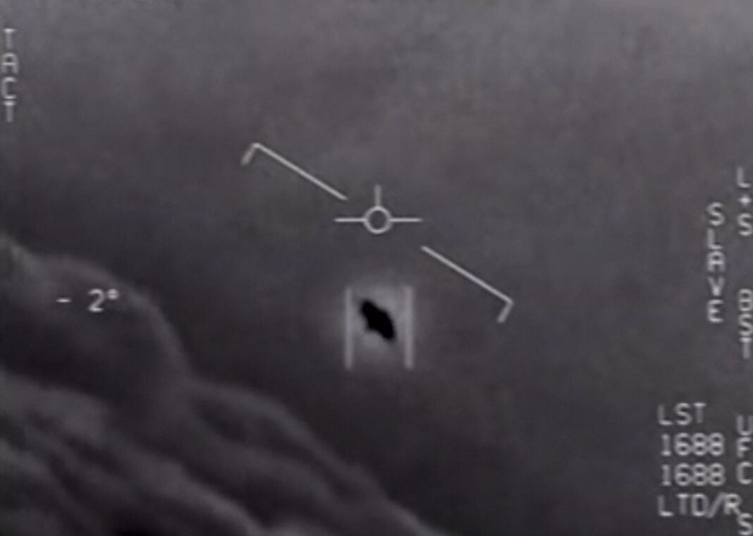 Pilot Reports ‘Silver Canister’ UFO in Rhode Island Sky as Resurfaced Audio Sparks Debate