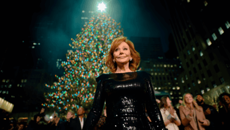 Reba McEntire hosts tonight’s star-studded tree lighting ceremony at Rockefeller Center Reba McEntire hosts tonight’s star-studded tree lighting ceremony at Rockefeller Center
