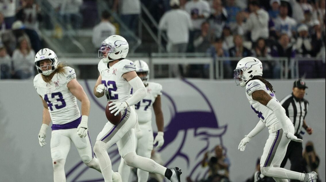 Vikings defense forces six turnovers