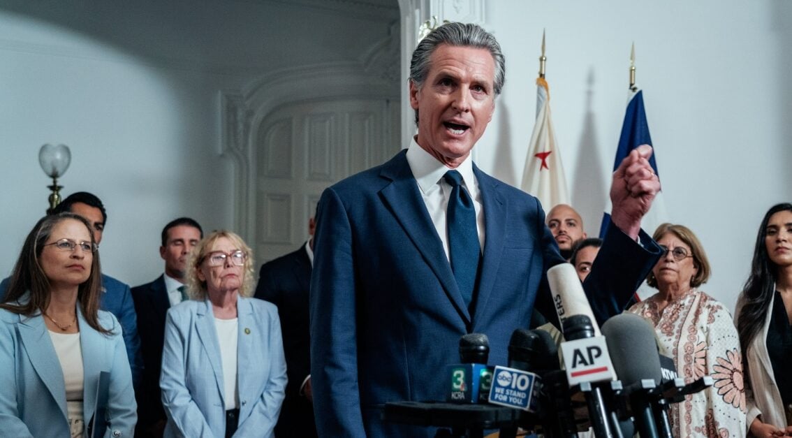 New York Enacts Strict AI Safety Law, Joining California in Landmark Regulation