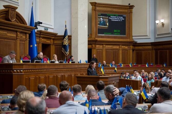 Ukraine Corruption Probe Sparks Tension as Security Services Block Parliament Raid